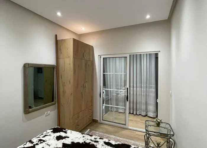 Modern 1 Bedroom Apartment *