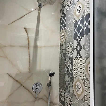 Modern 1 Bedroom شقة تيرانا
